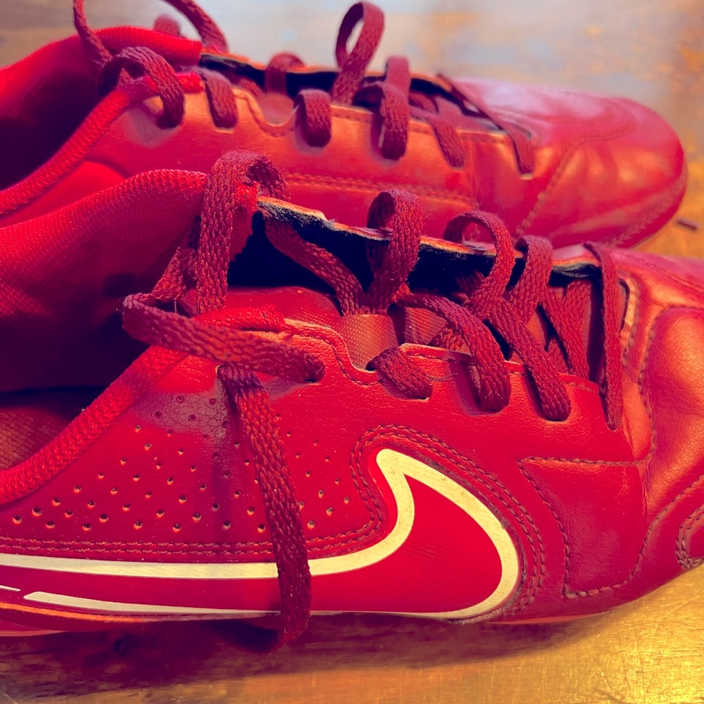 Nike Kids' Tiempo Legend 9 Club Multi Ground Soccer Cleats Size 6Y